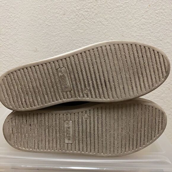 J Slides Silver Sneakers Size 9 - Picture 6 of 7
